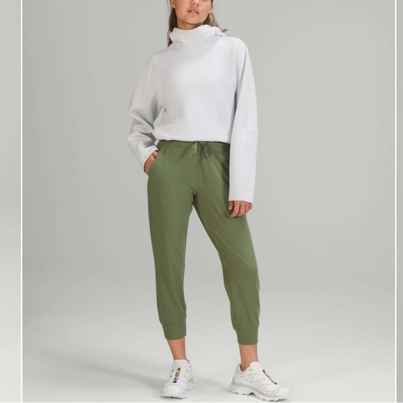 Lululemon High-Rise Jogger Crop - Picture 2 of 12